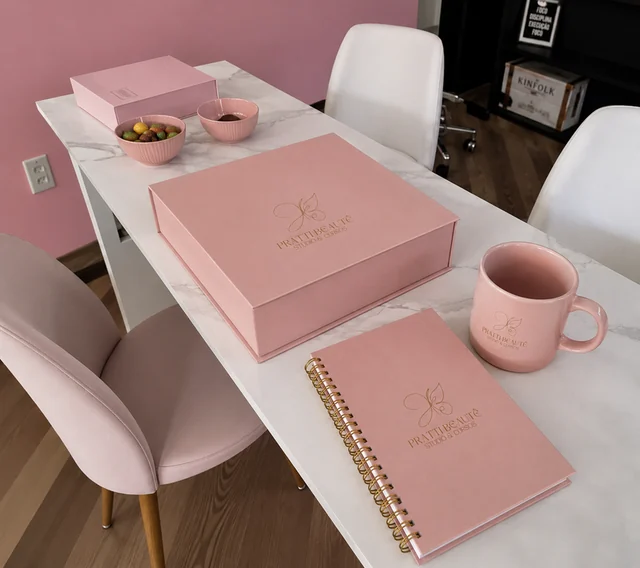 Kit e caderno Pratti Beautê preparados para receber as alunas da Formação TRIÊ